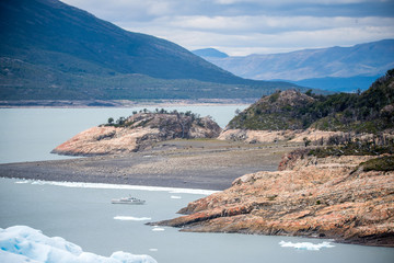 遥遥领先的造句