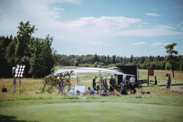 为什么主流的数码产品的默认颜色全是黑的-