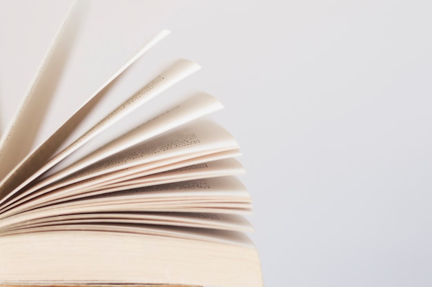 为什么主流的数码产品的默认颜色全是黑的-